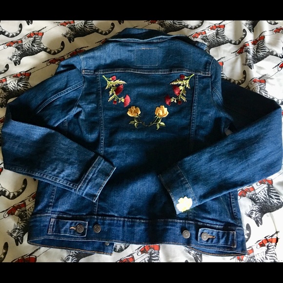 Levi’s embroidered FLORAL denim jacket Sz.M - NWT - Embroidered Denim Jacket NEW - Picture 1 of 9